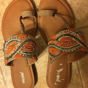 Spring fashion 🌸 Cute flat beaded strap sandals!